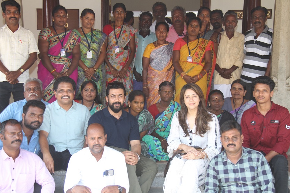 கீழடி தொல்லியல் அருங்காட்சியகத்தை பார்வையிட்ட சூர்யா குடும்பத்தினர்