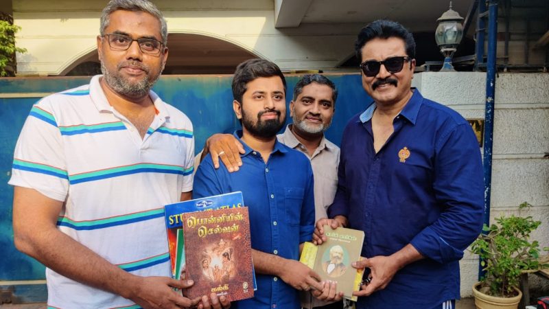 புத்தகங்களை இலவசமாக வழங்கும் சுப்ரீம் ஸ்டார் சரத்குமார்..!