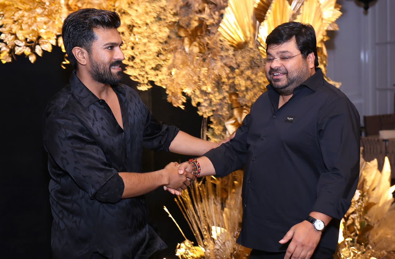 ராம் சரணின் வி மெகா பிக்சர்ஸ் தனது முதல் படைப்பிற்காக அபிஷேக் அகர்வால் ஆர்ட்ஸ் உடன் இணைகிறது