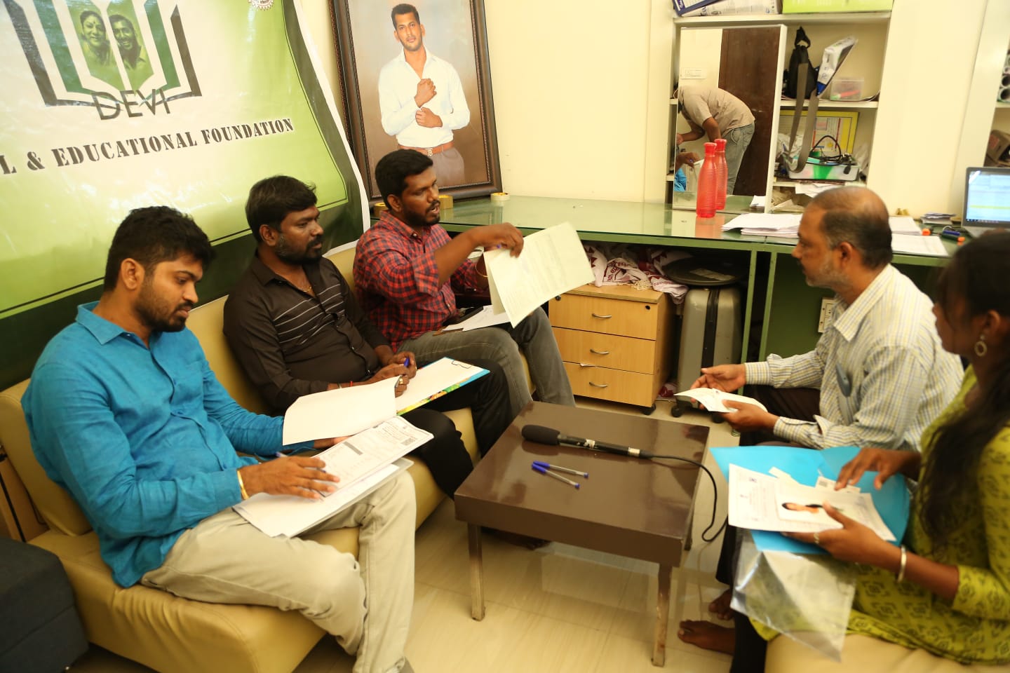 +2 தேர்வில் தேர்ச்சி பெற்ற மாணவர்களுக்கு நடிகர் விஷால் தேவி அறக்கட்டளை சார்பில் உதவி…