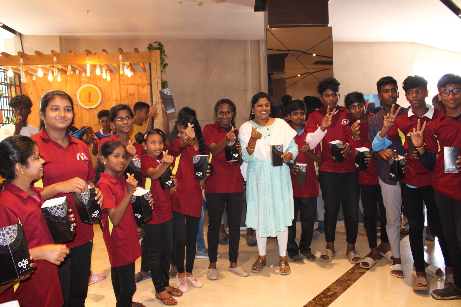 சென்னை பெருநகர காவல் சிறுமியர் மற்றும் சிறுவர் மன்றங்களை சேர்ந்த சிறார்களுக்காக ’பொ.செ -2’திரையிடப்பட்டது.