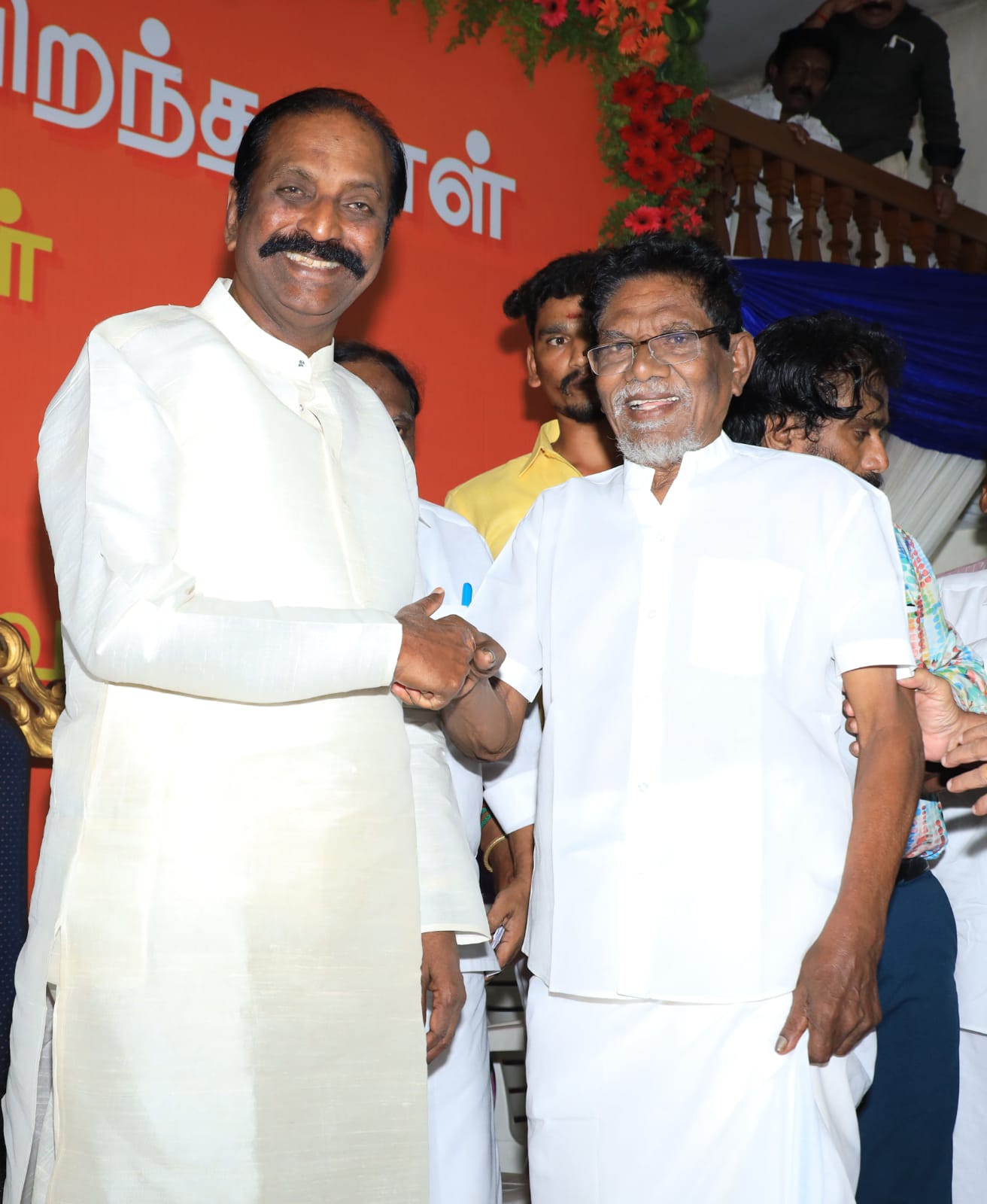கவிஞர் வைரமுத்து பிறந்தநாள் விழா, ஆரூர் தமிழ்நாடனுக்கு விருது வழங்கப்பட்டது