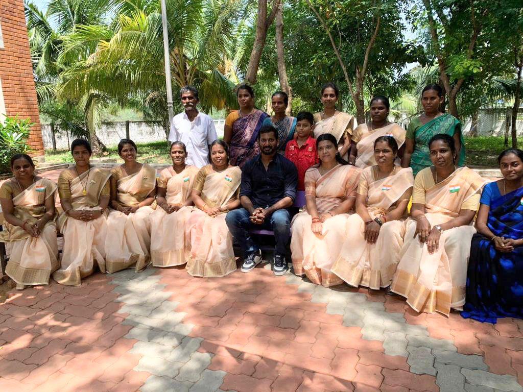 ஆரம்ப பள்ளியில் சுதந்திர தினத்தை கொண்டாடிய நடிகர் விஷால் …