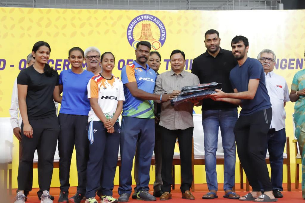 விளையாட்டு வீரர்களை வழியனுப்பி வைத்தர் ஐசரி கணேஷ்.!