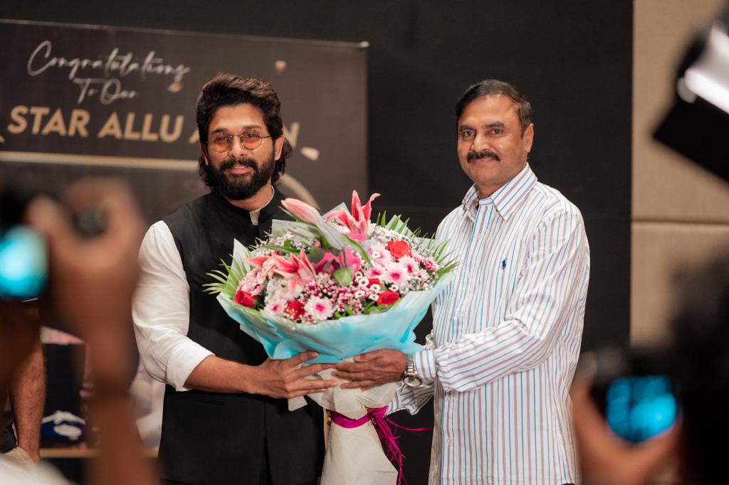 ’புஷ்பா-தி ரைஸ்‘ சிறந்த நடிகருக்கான விருதைப் பெற்றார் அல்லு அர்ஜுன்.!
