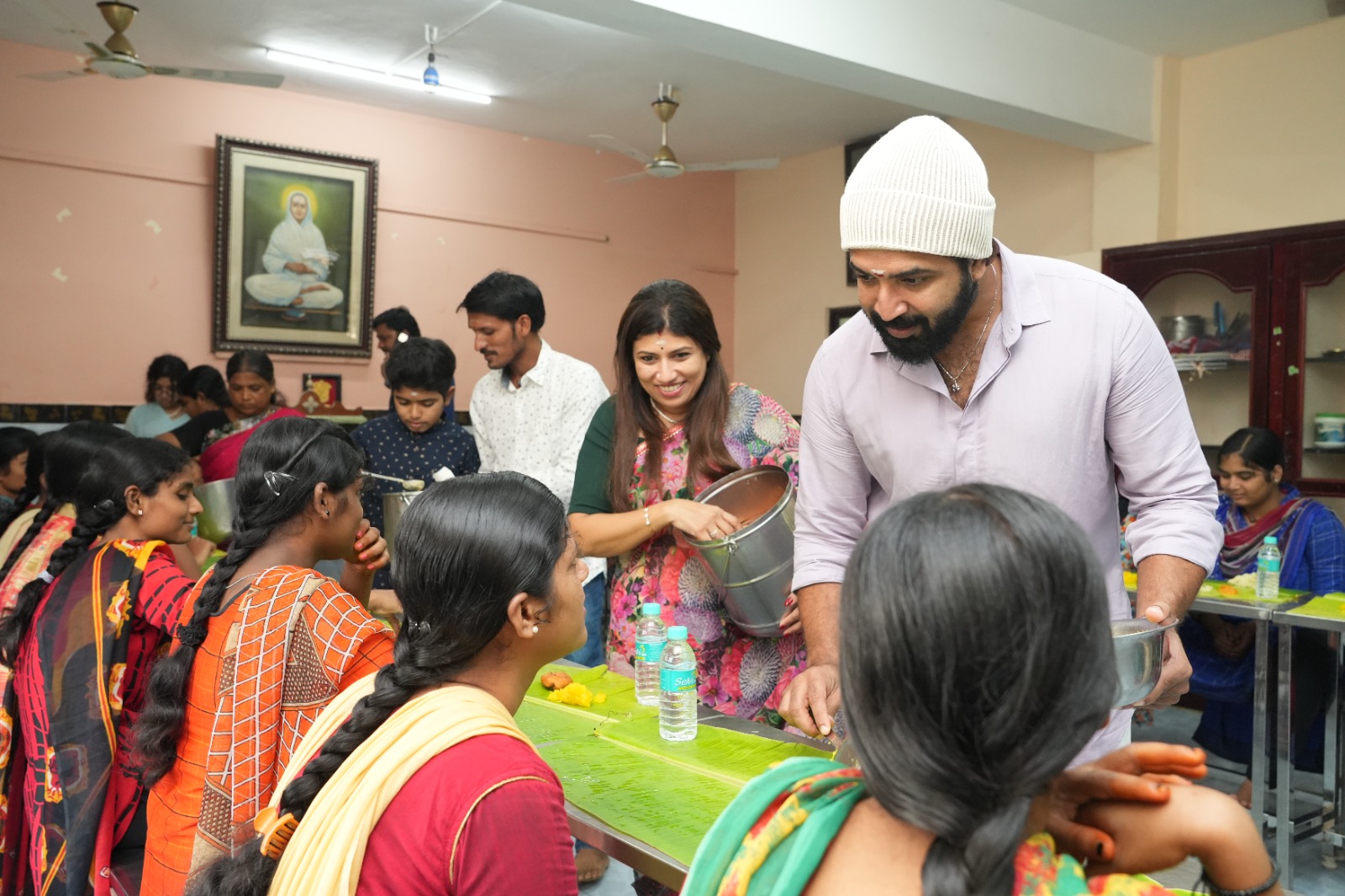 ‘உதவும் கரங்கள்’ குழந்தைகளுடன் பிறந்தநாள் கொண்டாடிய அருண் விஜய் !