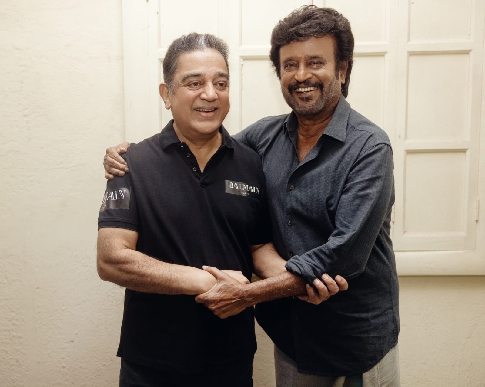 21 ஆண்டுக்கு பின் ஒரே இடத்தில்’’ கட்டித்தழுவி அன்பை வெளிப்படுத்திய ரஜினி,கமல்