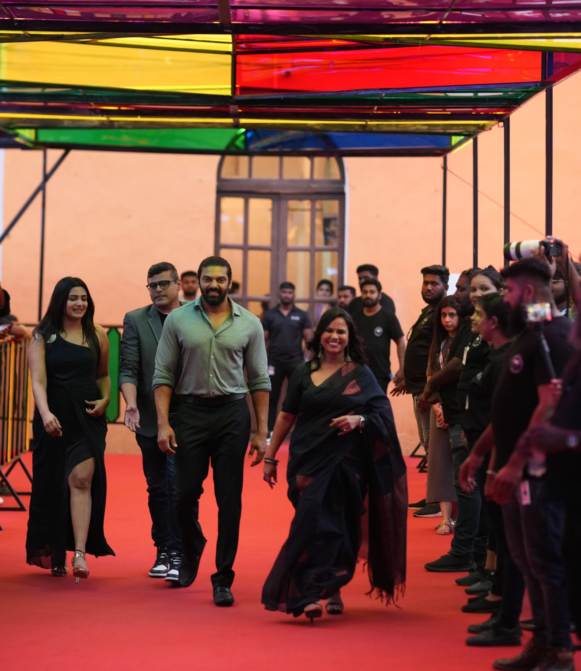  ‘தி வில்லேஜ்’, 54 ஆவது சர்வதேச திரைப்பட விழாவில் காலா பிரீமியரில் திரையிடப்பட்டது.