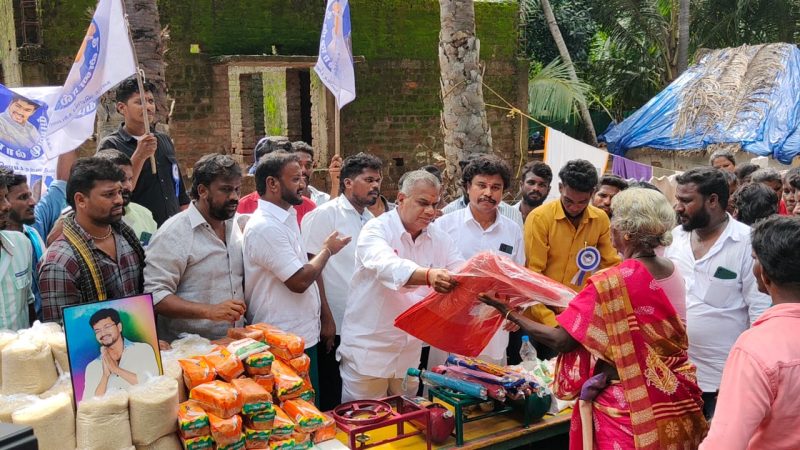 விஜய் மக்கள் இயக்கம் சார்பாக புயல் பாதிப்பு நிவார்ணம்!