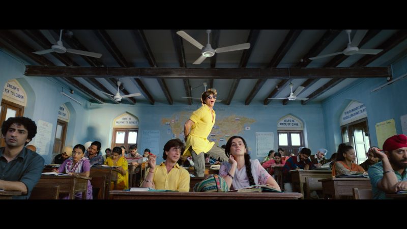 விமானத்தில், டங்கி ‘லுட் புட் கயா’ பாடலுக்கு நடனமாடும் ஷாருக் ரசிகர்கள் !!