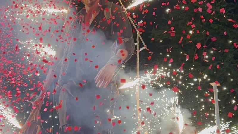 பட்டாசு வெடித்து ’டங்கி’ படத்தை வரவேற்ற ஷாருக்கான் ரசிகர்கள் 