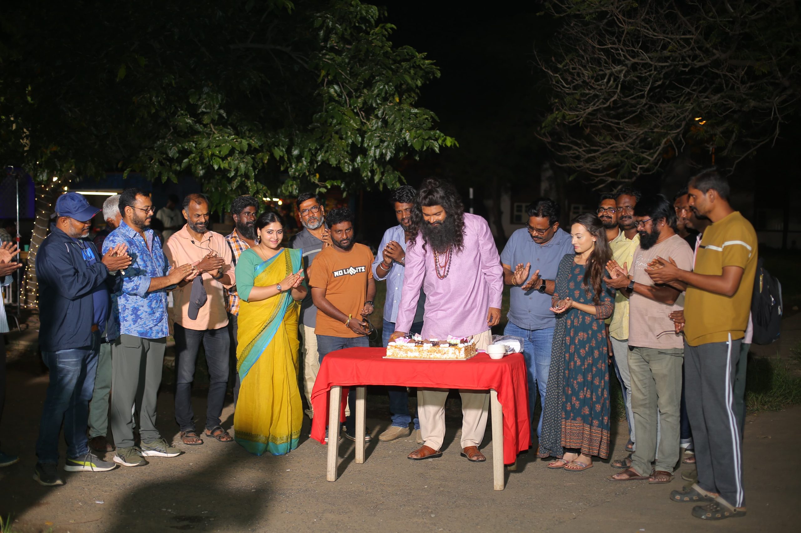 நடிகர் வெற்றி பிறந்தநாளை, கேக் வெட்டி கொண்டாடிய ஆலன் படக்குழு !!