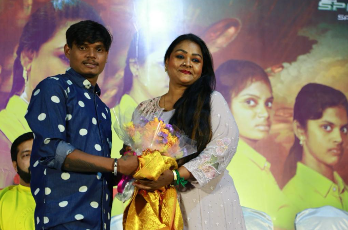 இனிமே நாங்கதா ஹெட்லைன்ஸ்: பட்டாசு போல் நடித்த ஷகிலா!