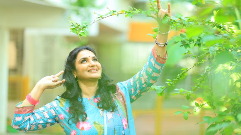 அயோத்தியில் ராமர் கோவில் திறப்பதை முன்னிட்டு சுகன்யா எழுதி பாடியுள்ள பாடல் ‘ஜெய் ஸ்ரீ ராம்’