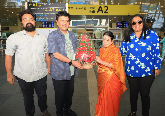 கிராமி விருது பெற்ற வயலின் மேஸ்ட்ரோ கணேஷ் ராஜகோபாலனுக்கு சென்னையில் உற்சாக வரவேற்பு