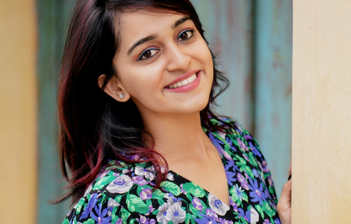 நடிகை ஜிஜ்னா ராதாகிருஷ்ணன்: ஐந்து மொழி தெரிந்த அழகி!  திரைத்துறையில் உதயமாகி இருக்கும் புது கதாநாயகி!