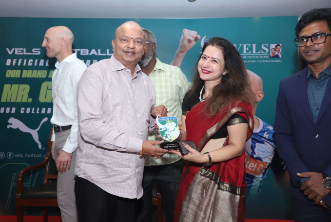 ஸ்பெயின் நாட்டு கால்பந்து வீரரை பயிற்சியாளராக நியமித்துள்ளது வேல்ஸ் ஃபுட்பால் கிள  ப்!