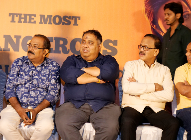  ‘வல்லவன் வகுத்ததடா’: அசத்தலான ஹைபர் லிங்க் கதை!