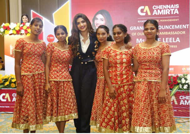 நடிகை ஸ்ரீலீலாவை சென்னைஸ் அமிர்தா குழும தலைவர் பூமிநாதன் பிராண்ட் அம்பாசிடராக அறிவித்தார்.