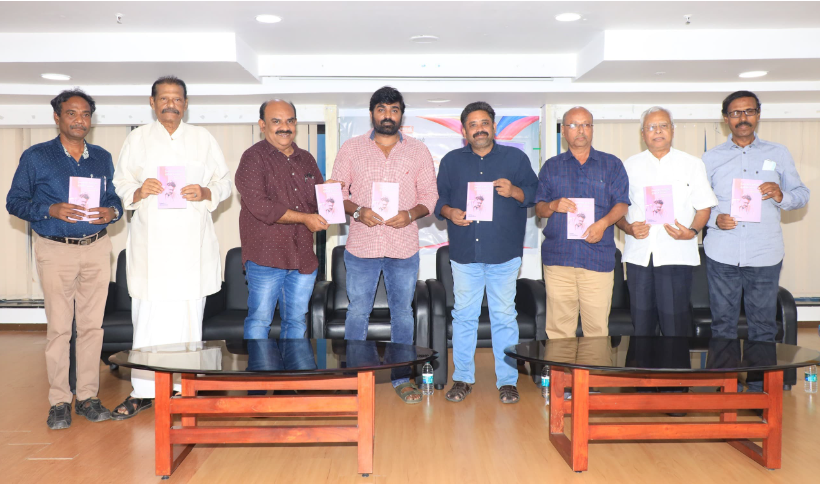 ‘மக்கள் செல்வன்’ விஜய் சேதுபதி வெளியிட்ட சீனு ராமசாமியின் ‘நினைவில் ஒளிரும் ஜிமிக்கி கம்மல்’