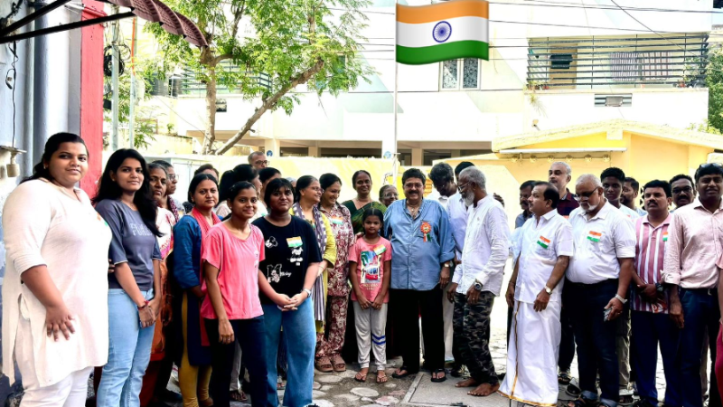 தேசியகொடியேற்றி சுதந்திரதின உரையாற்றினார் எஸ்.வி.சேகர்!