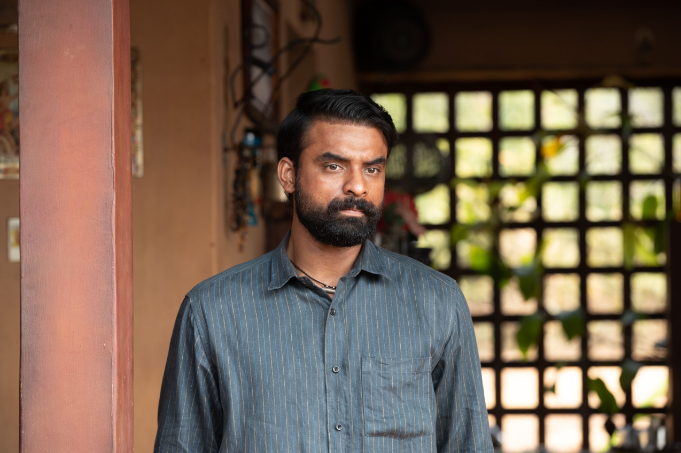 பிரமிப்பில் ஆழ்த்தும் டோவினோ தாமஸின் ஏஆர்எம்:  பிரம்மாண்ட டிரெய்லர்!