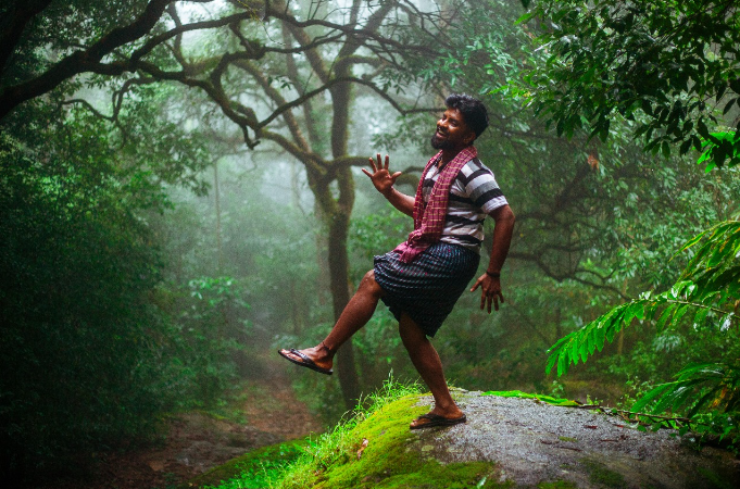 அதிர்ச்சி சம்பவத்தை அலசும் “அலங்கு”! பார்த்ததும் கைப்பற்றிய சக்தி பிலிம் பேக்டரி சக்திவேலன்!