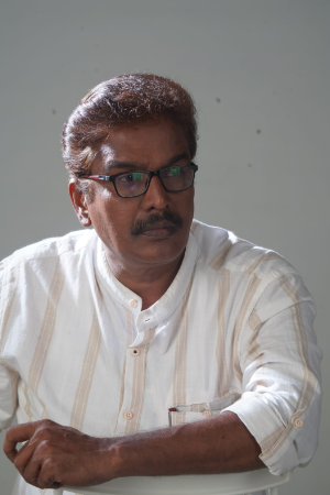 கோழிப்பண்ணை செல்லத்துரை படத்தின் மூலம் நடிகரான இயக்குனர் நவீன்!