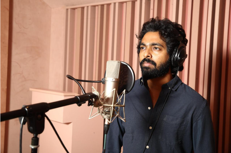 ‘பிளாக்மெயில்’ பட டப்பிங்கை துவங்கினார் ஜி.வி.பிகராஷ்குமார்!