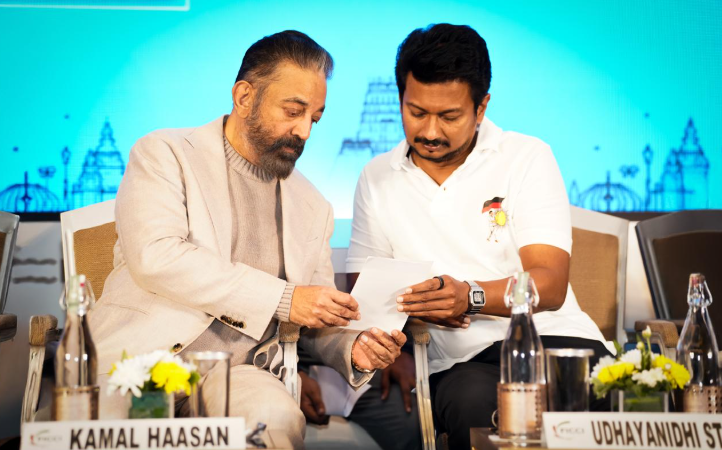 மேடையிலேயே கோரிக்கை விடுத்த கமல்! பரிசீலிப்பதாகச் சொன்ன உதயநிதி!