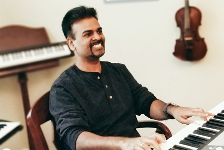 நான்கு நாட்களில் 3.1 மில்லியன் பார்வைகள்! ராலே ராஜனின் இசையில் “Feel the Spark” சாதனை!