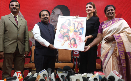 விண்ணைத் தொடும் கனவு: சென்னைஸ் அமிர்தாவில் நடிகை ஸ்ரீலீலா உற்சாக விசிட்!