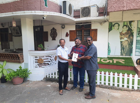 எம்.ஜி.ஆரின் ஆன்மா வெளியிட்ட புத்தகம்!