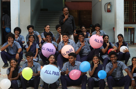 அக் 9- ல், ‘ஆல் பாஸ்’: தமிழ்த்திரையுலக வரலாற்றிலேயே வெட்டு குத்து இல்லாத வடசென்னையில் ஒரு ஜாலி கலாட்டா: முதல்முறையாக வெட்டு குத்து ஜாலியான வட சென்னை படம்!